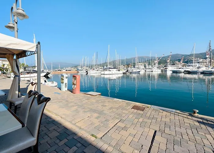 Lucia Uso Esclusivo - Aeroporto Sestri Ponente *
